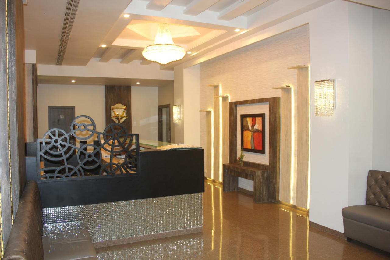 Nimantran Hotel Nova Bombaim Exterior foto